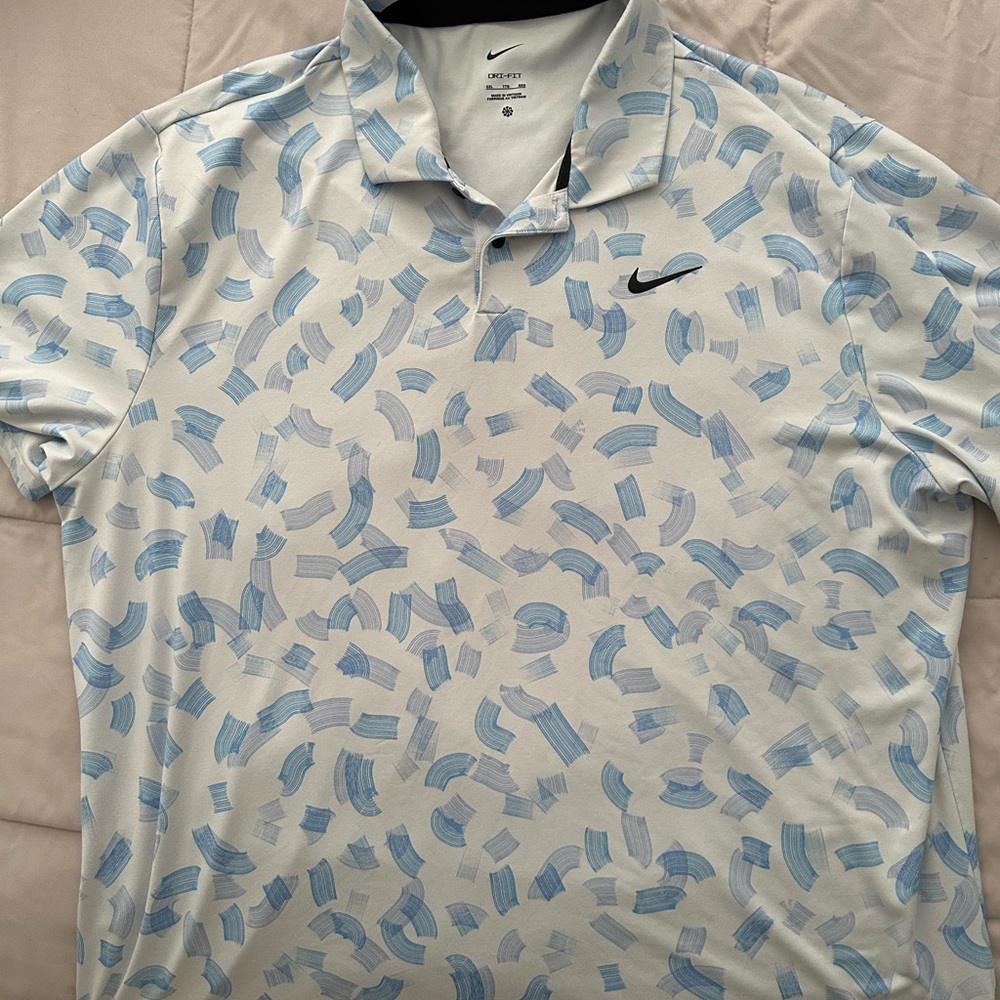 Nike Men's Blue Patterned Shirt
